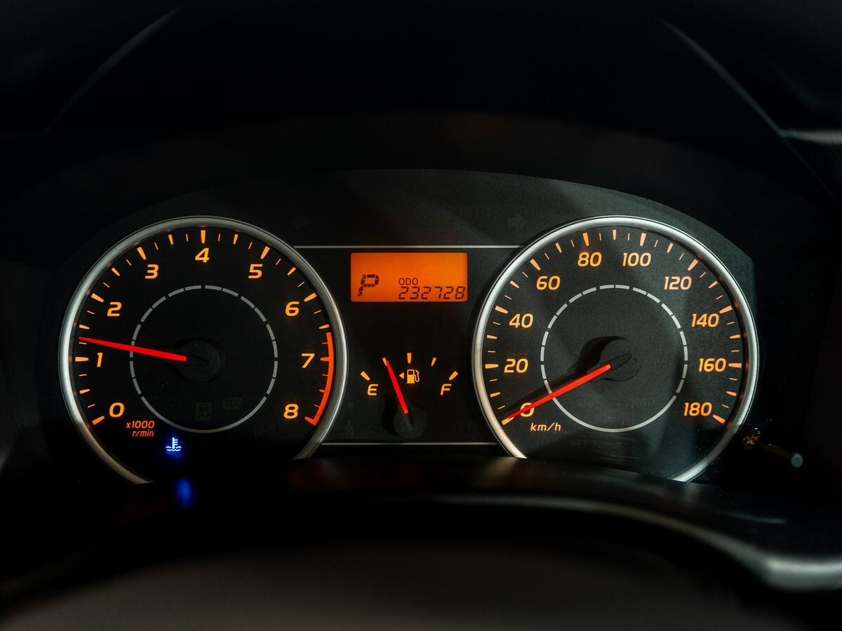 Toyota Wish 2011 - фото автомобиля