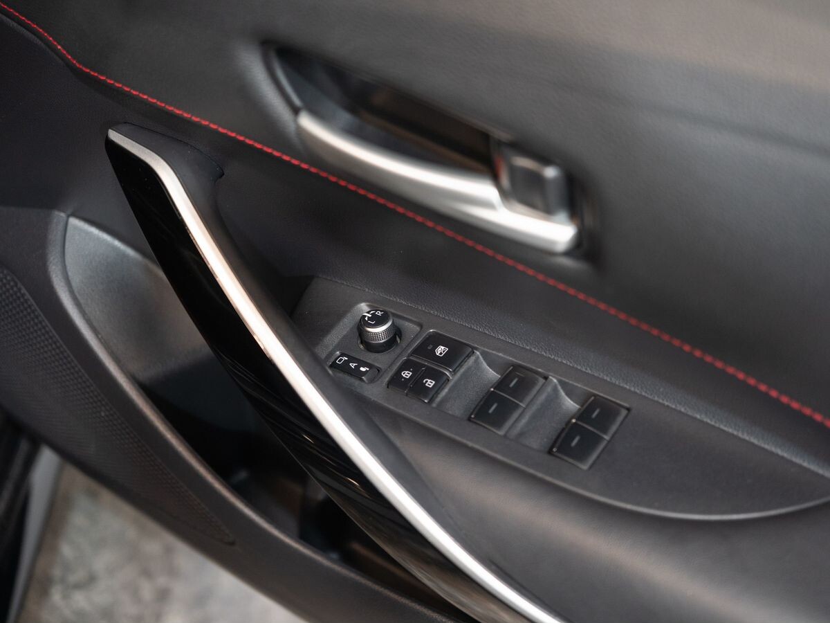 Toyota Corolla 2018 - фото автомобиля