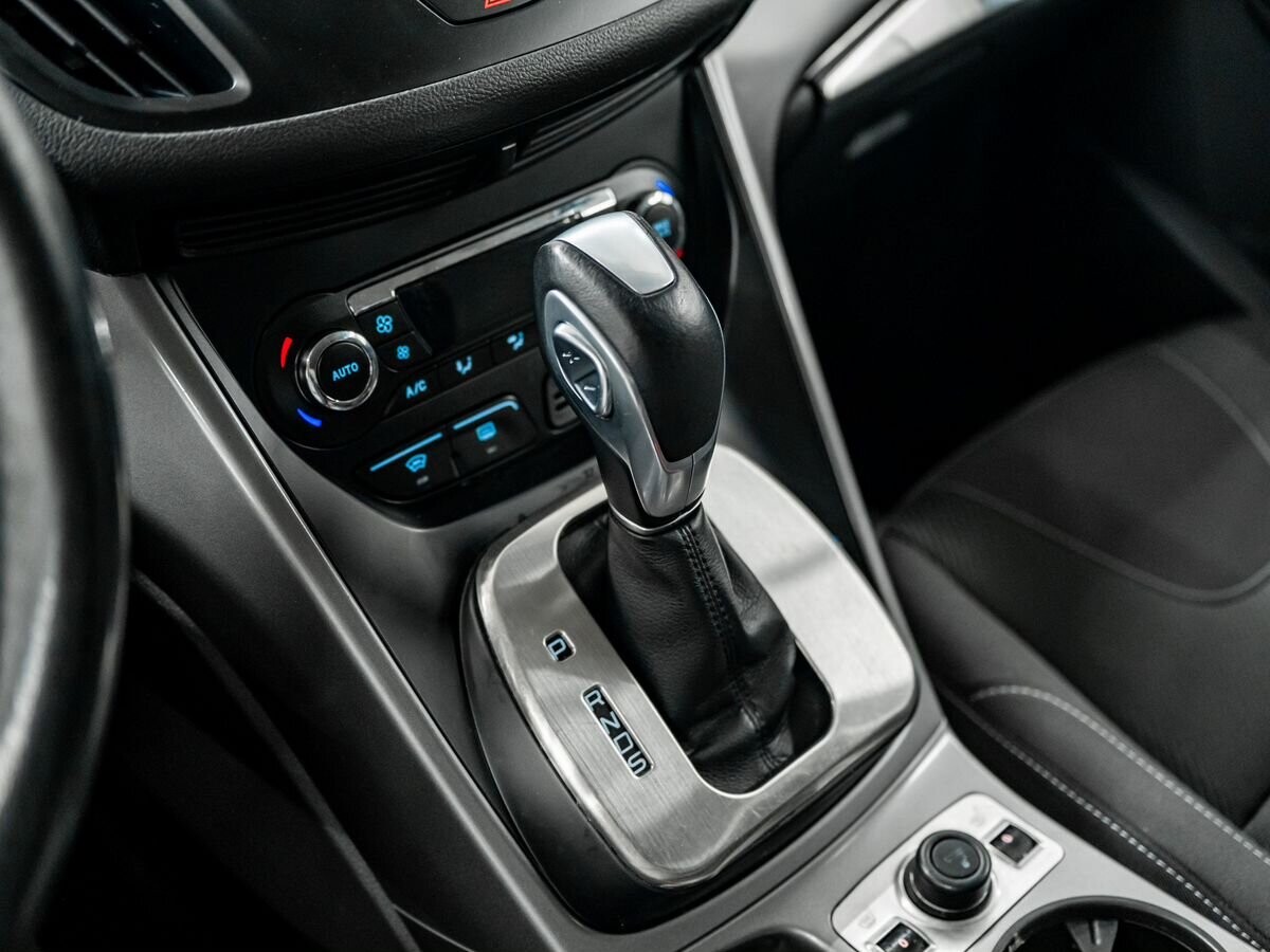 Ford Kuga 2015 - фото автомобиля