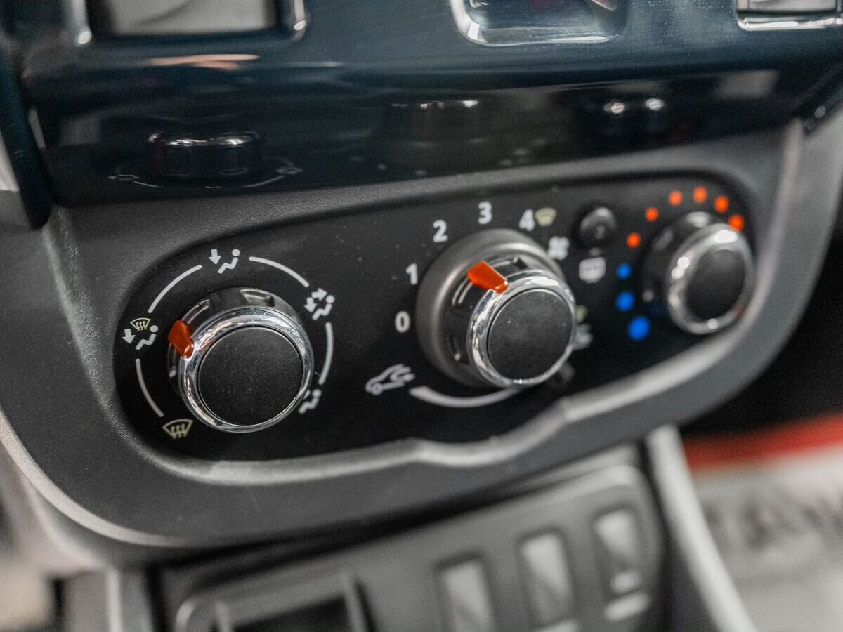 Renault Duster 2020 - фото автомобиля