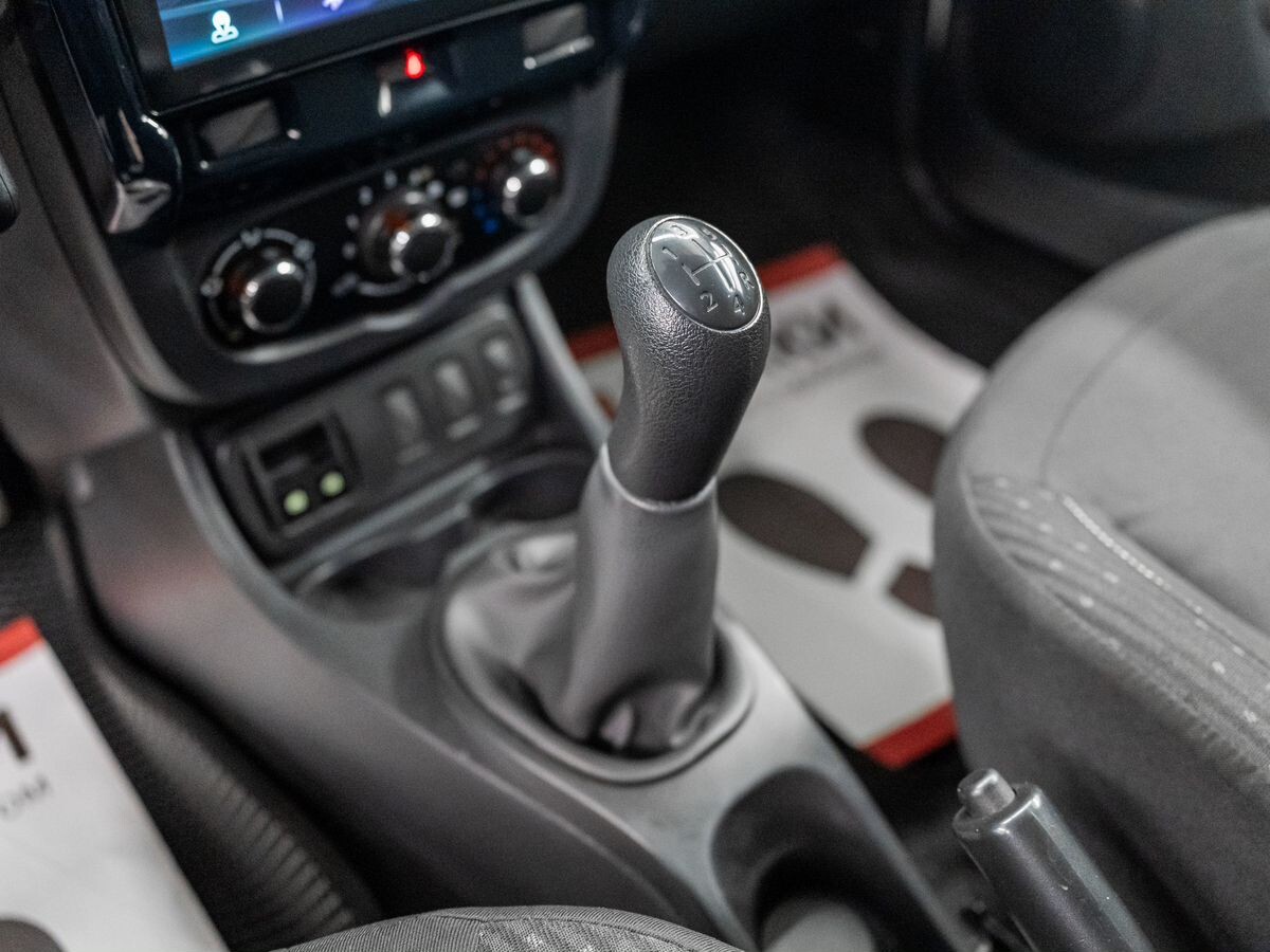 Renault Duster 2020 - фото автомобиля