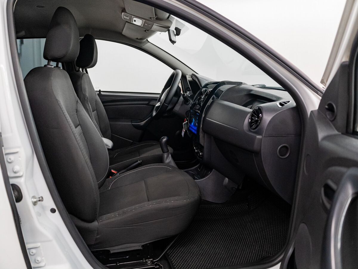 Renault Duster 2020 - фото автомобиля