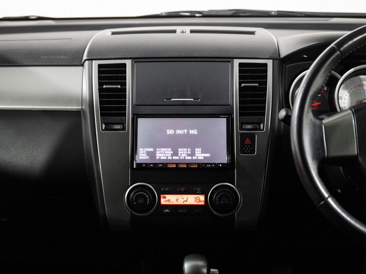 Nissan Tiida 2011 - фото автомобиля