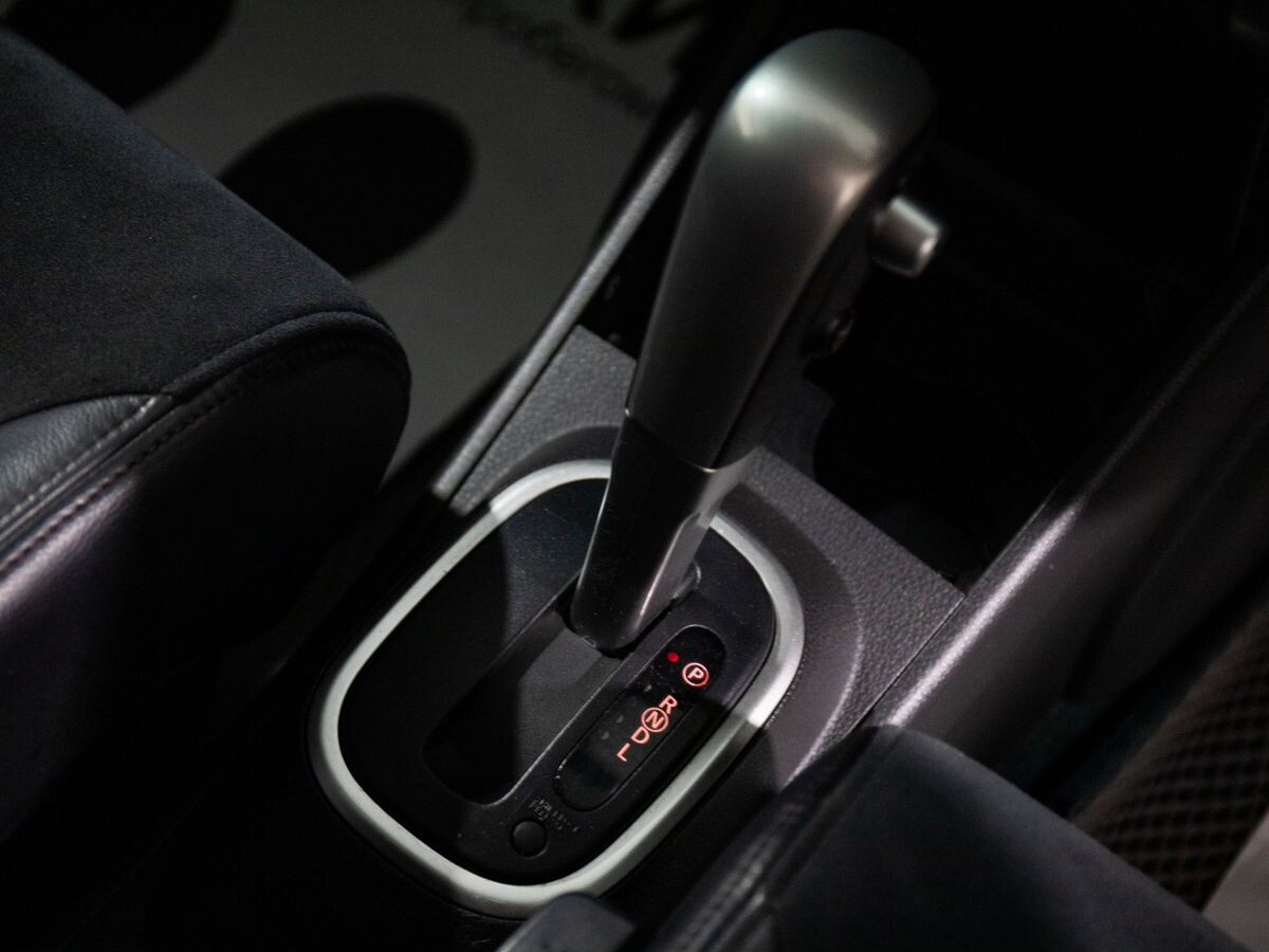 Nissan Tiida 2011 - фото автомобиля