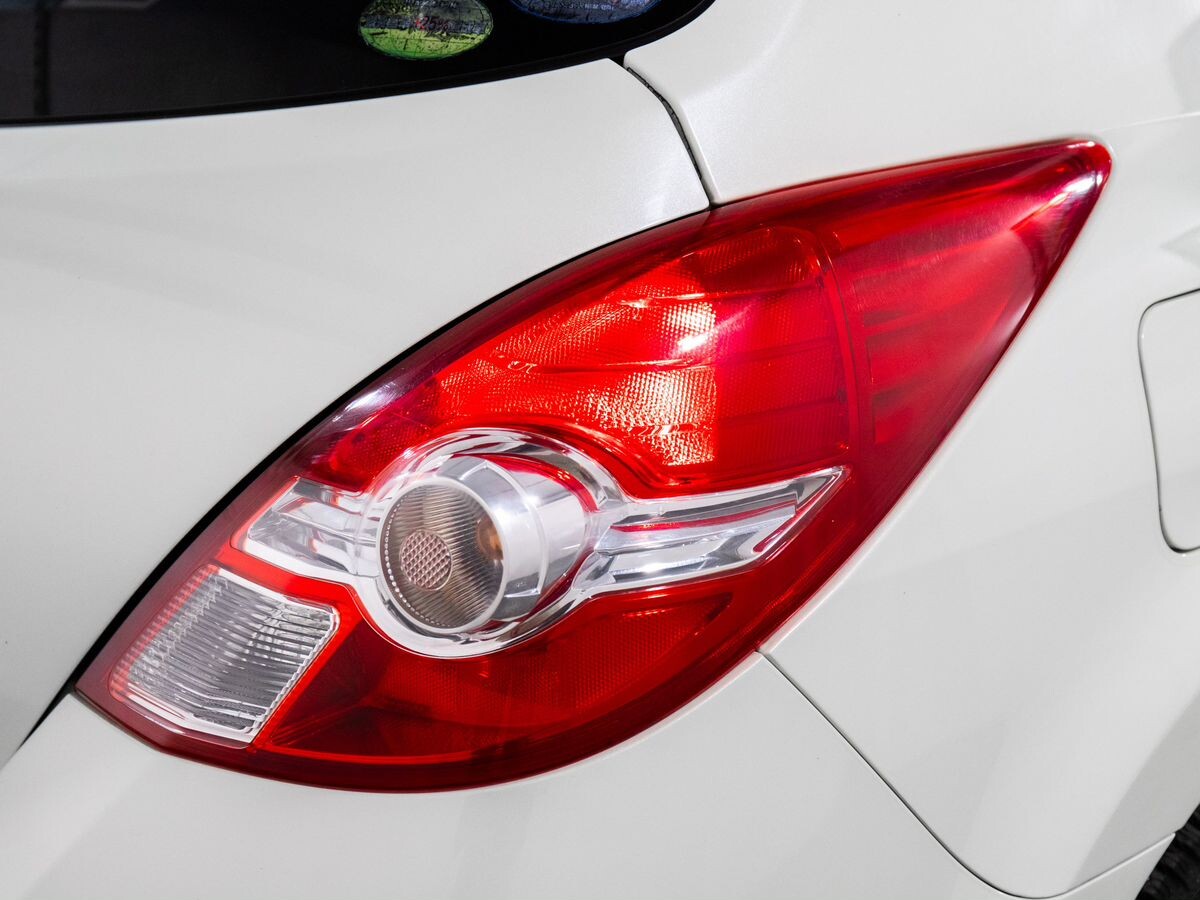 Nissan Tiida 2011 - фото автомобиля