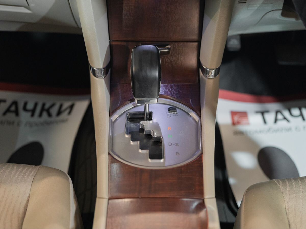 Toyota Premio 2010 - фото автомобиля