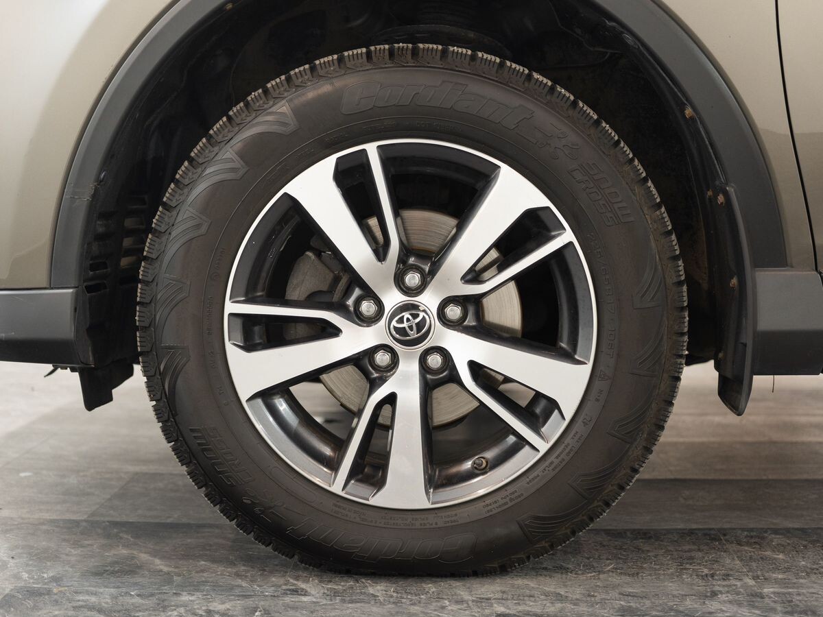 Toyota RAV4 2016 - фото автомобиля