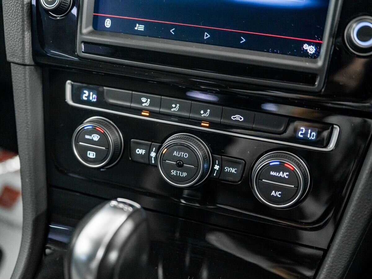 Volkswagen Golf 2013 - фото автомобиля