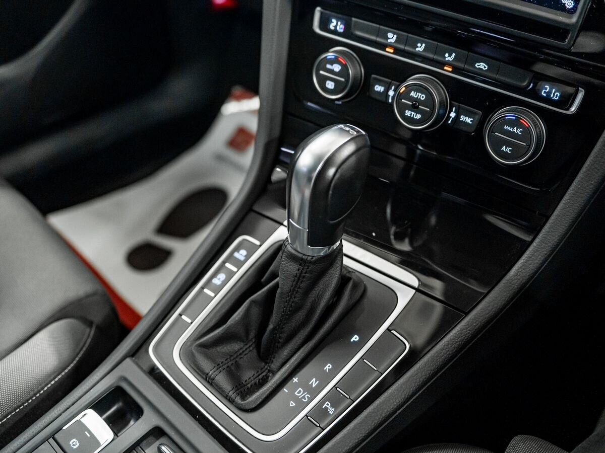 Volkswagen Golf 2013 - фото автомобиля