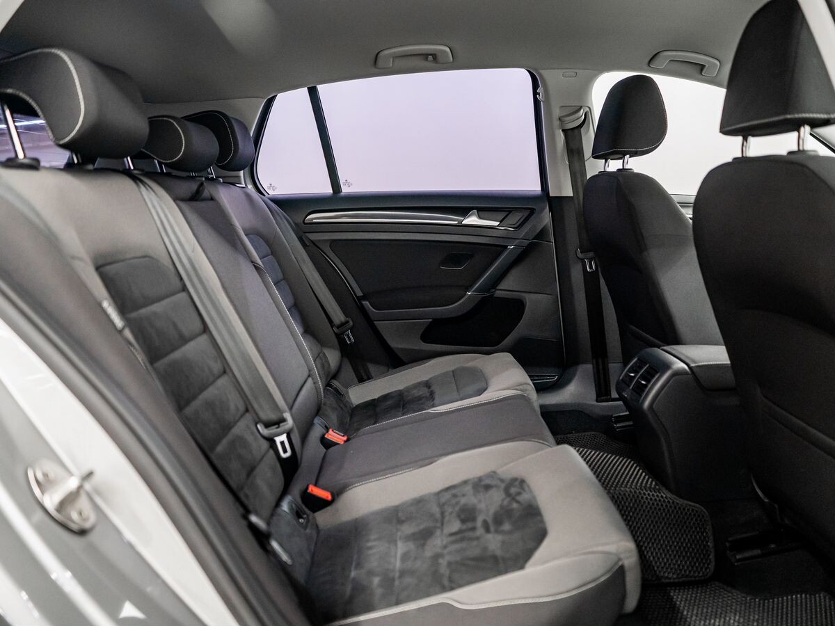 Volkswagen Golf 2013 - фото автомобиля