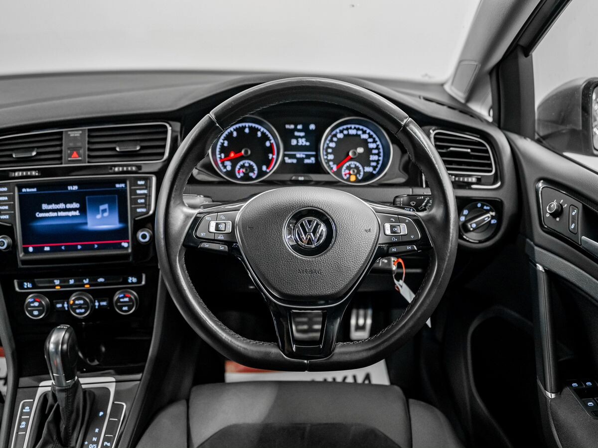 Volkswagen Golf 2013 - фото автомобиля