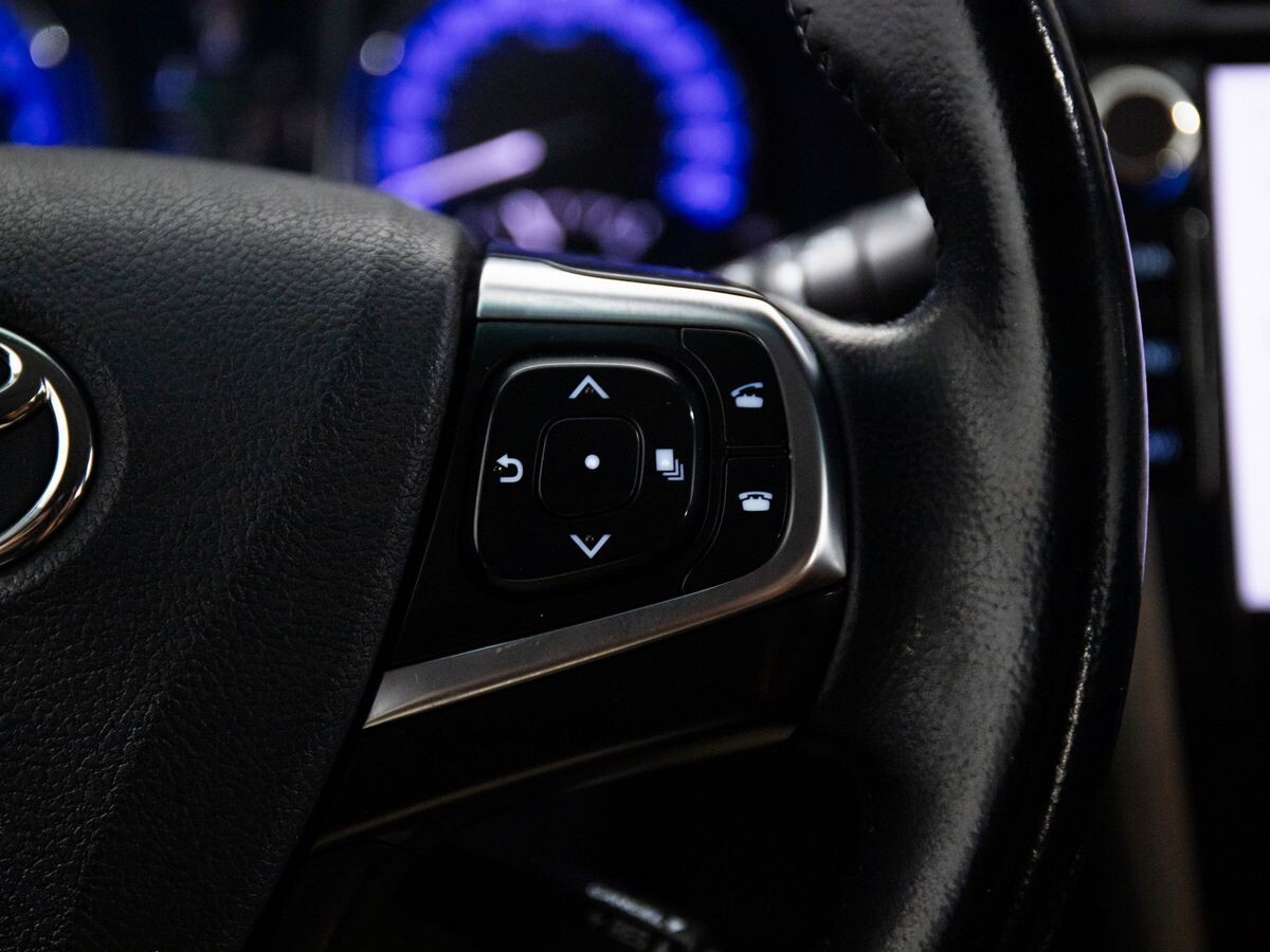 Toyota Camry 2018 - фото автомобиля