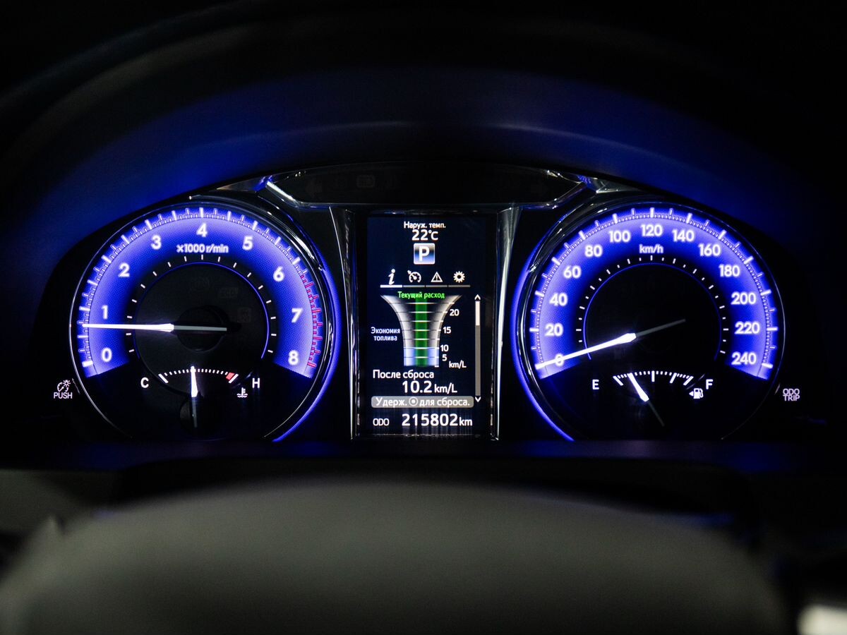 Toyota Camry 2018 - фото автомобиля