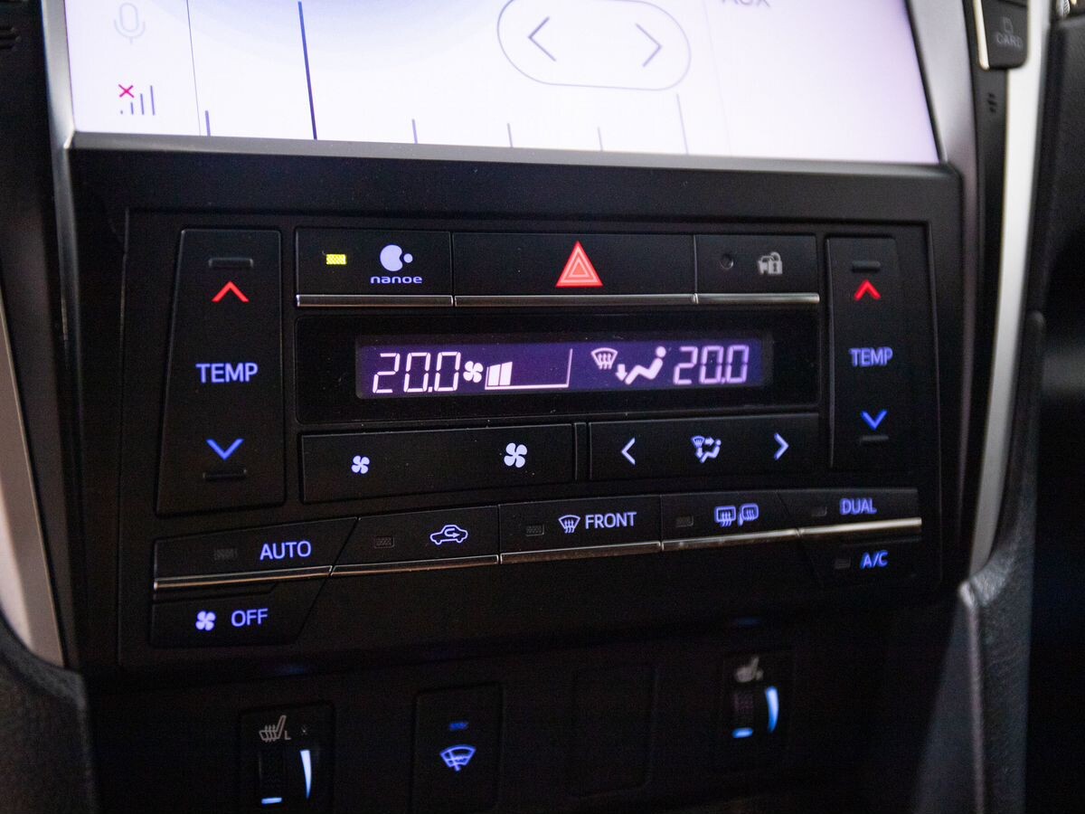 Toyota Camry 2018 - фото автомобиля