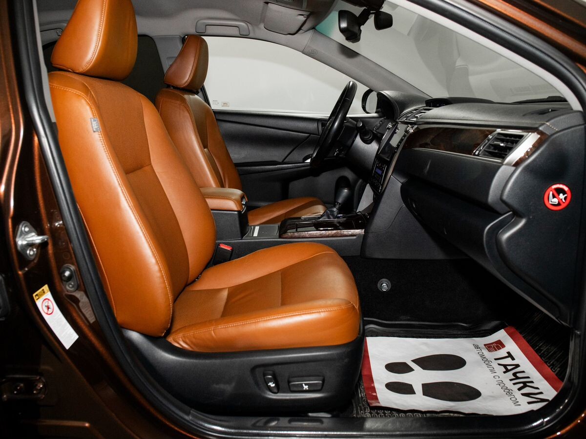 Toyota Camry 2018 - фото автомобиля