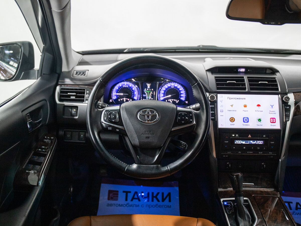 Toyota Camry 2018 - фото автомобиля