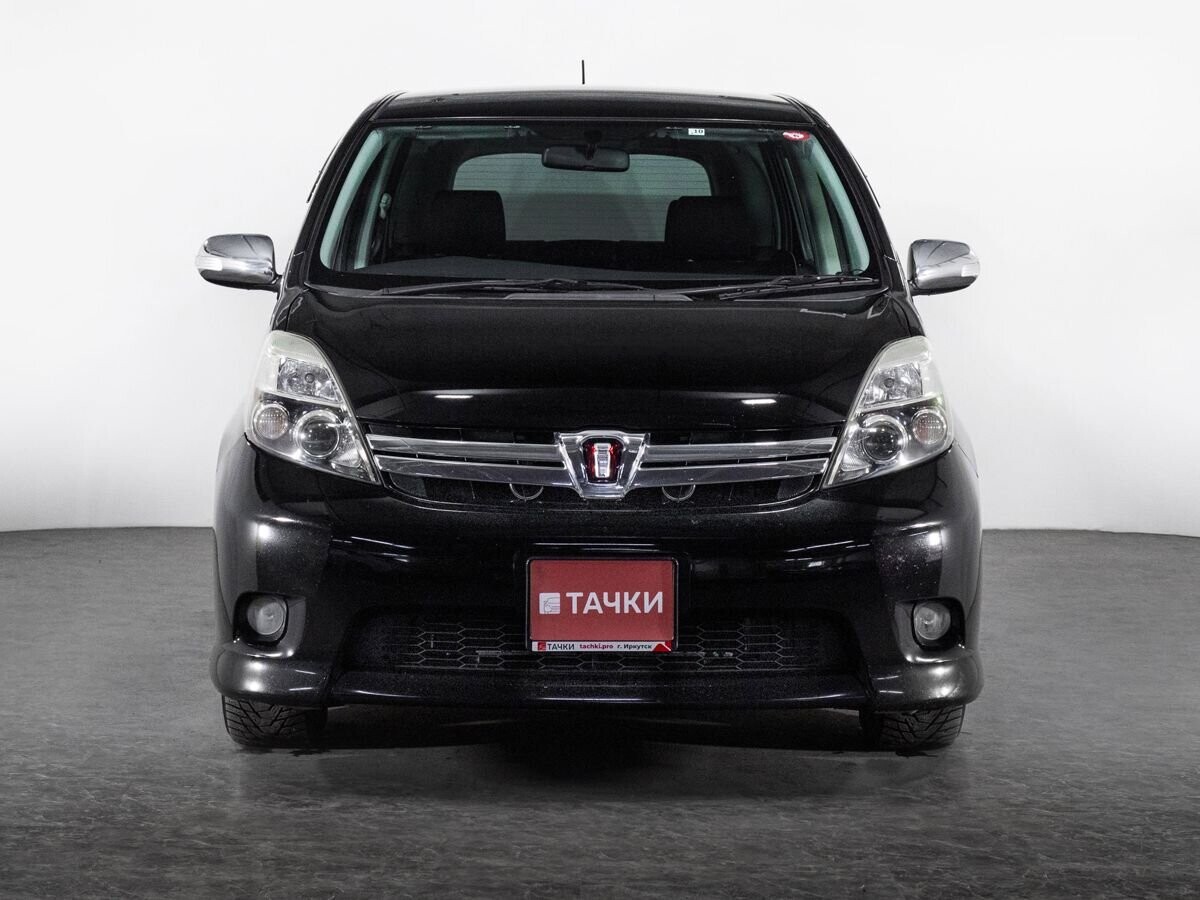Toyota Isis 2011 - фото автомобиля