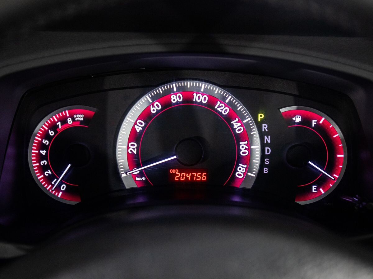 Toyota Isis 2011 - фото автомобиля