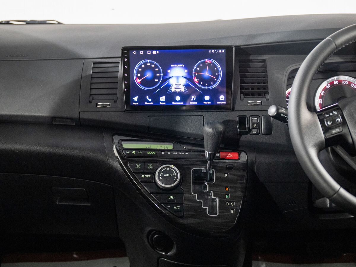 Toyota Isis 2011 - фото автомобиля