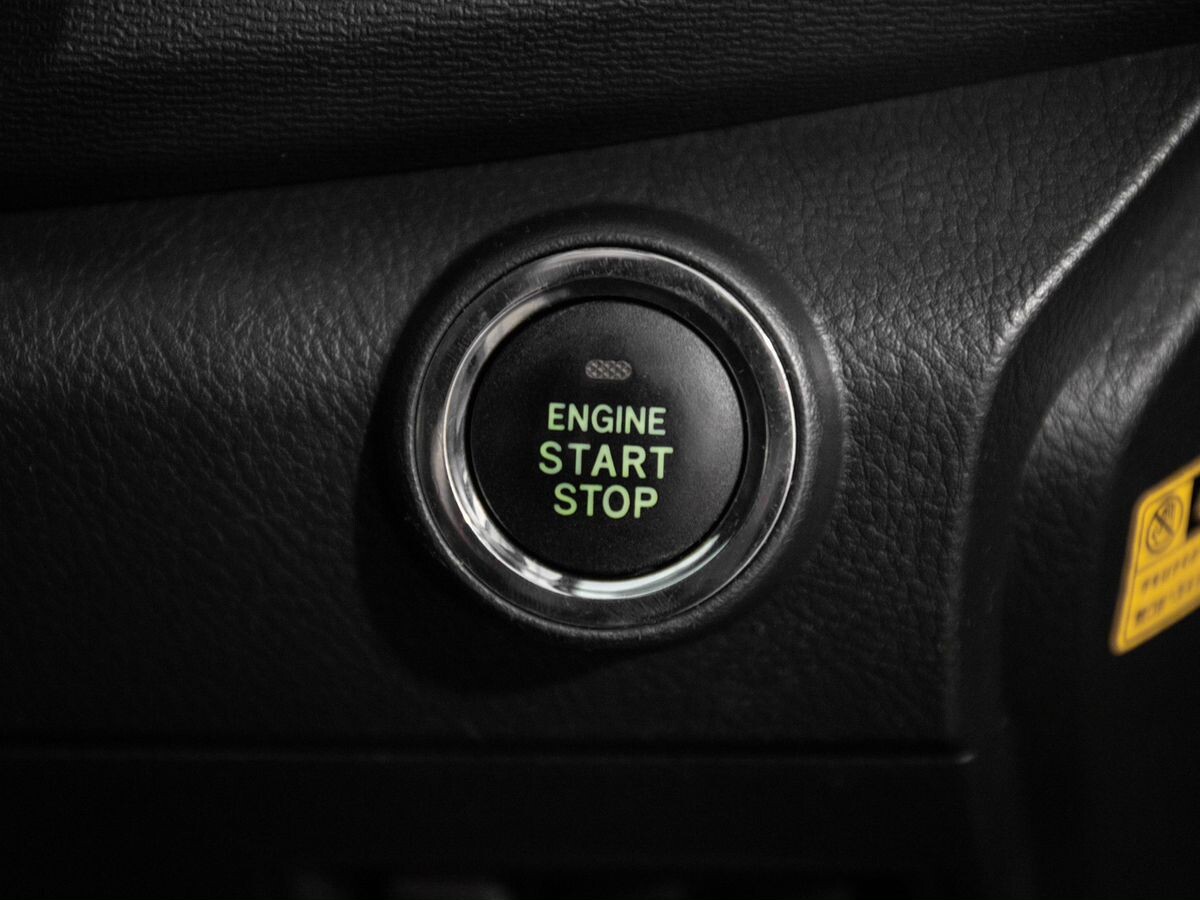 Toyota Isis 2011 - фото автомобиля