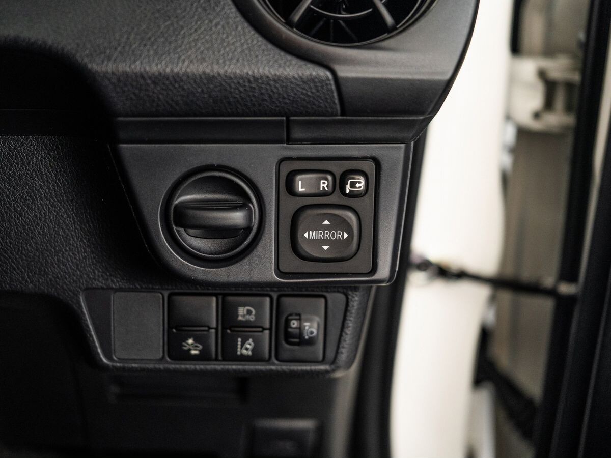 Toyota Corolla Axio 2018 - фото автомобиля