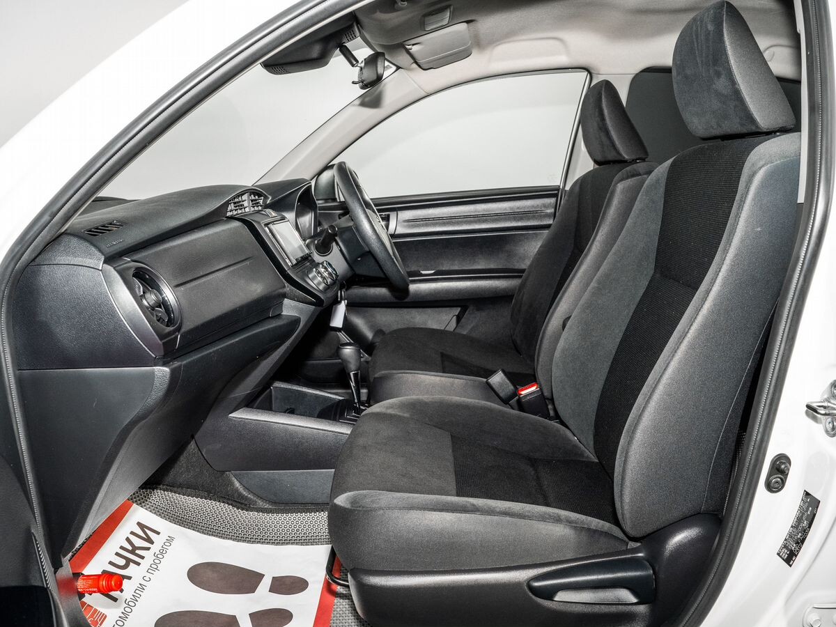 Toyota Corolla Axio 2018 - фото автомобиля