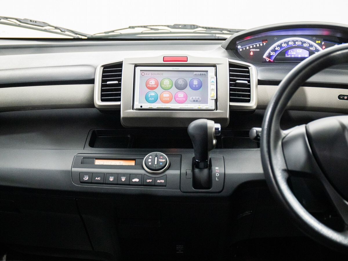 Honda Freed 2010 - фото автомобиля