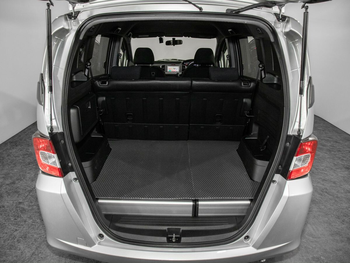 Honda Freed 2010 - фото автомобиля