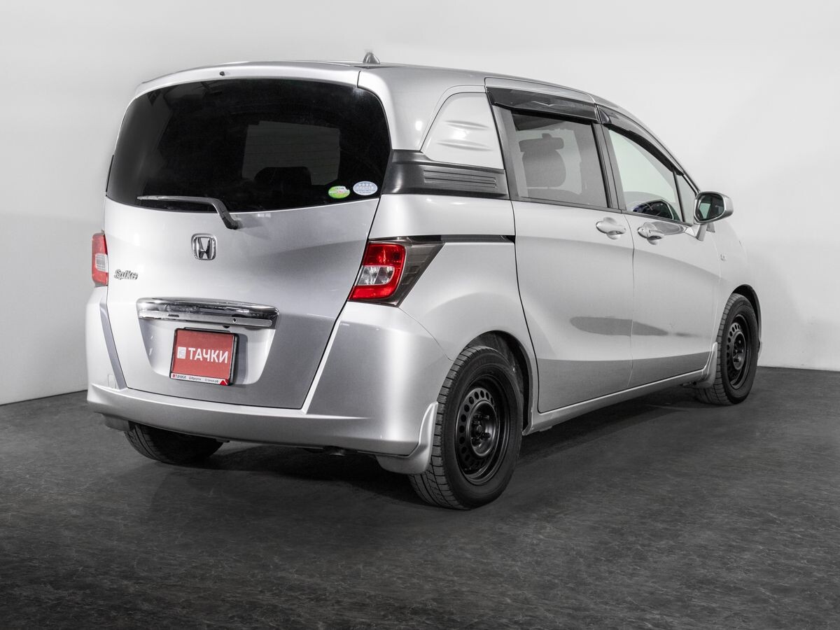 Honda Freed 2010 - фото автомобиля