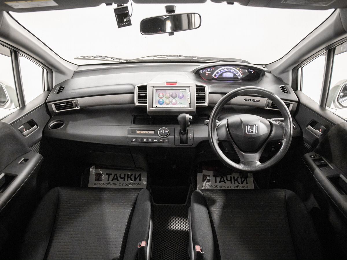 Honda Freed 2010 - фото автомобиля