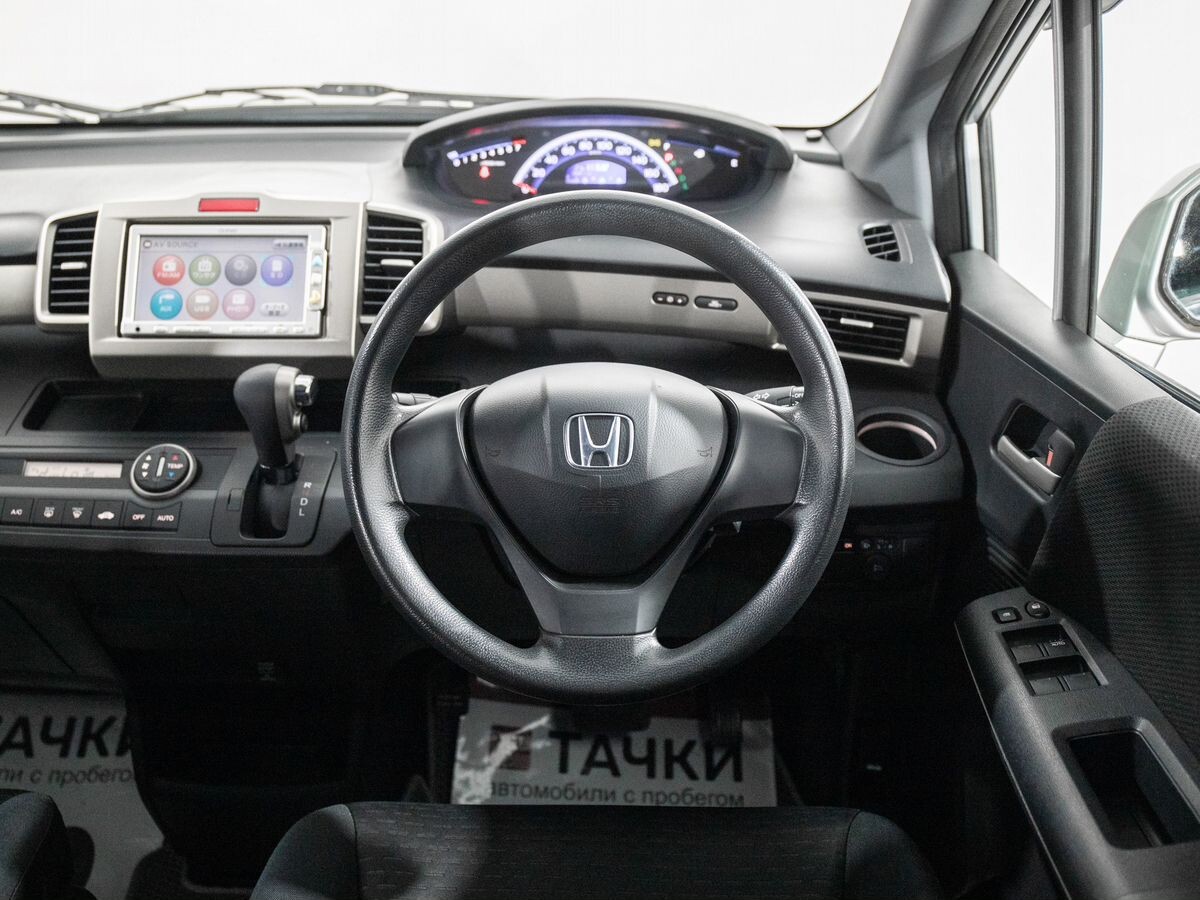 Honda Freed 2010 - фото автомобиля
