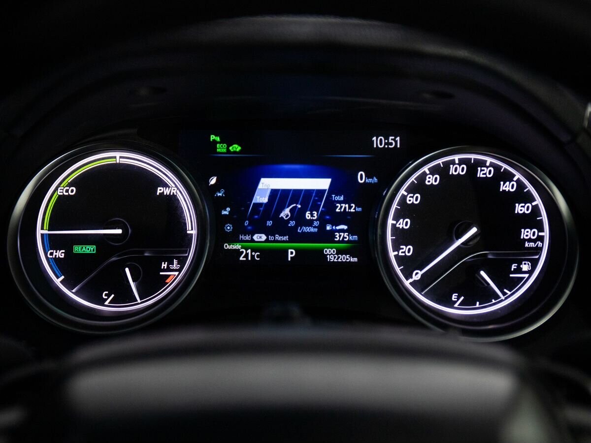 Toyota Camry 2018 - фото автомобиля