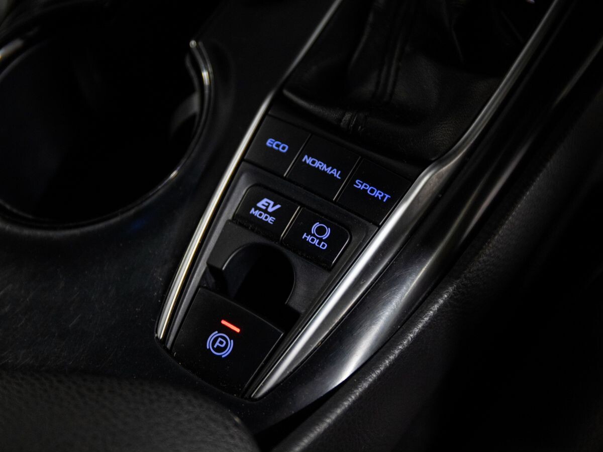 Toyota Camry 2018 - фото автомобиля