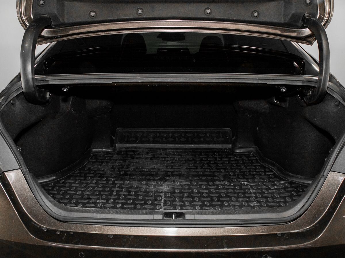 Toyota Camry 2018 - фото автомобиля