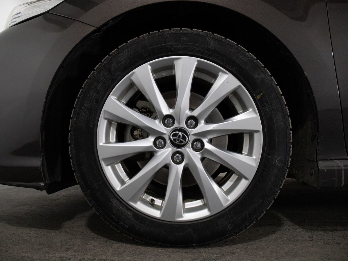 Toyota Camry 2018 - фото автомобиля