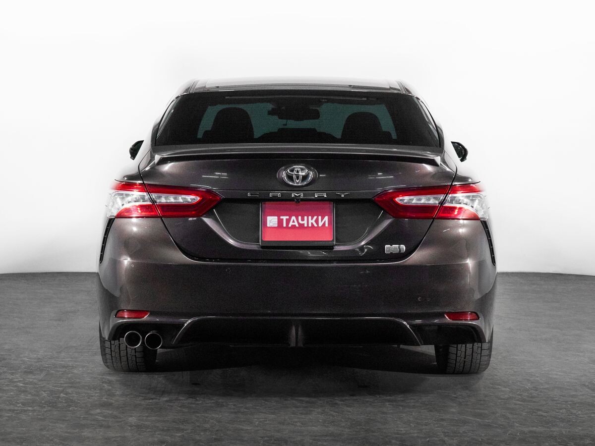 Toyota Camry 2018 - фото автомобиля