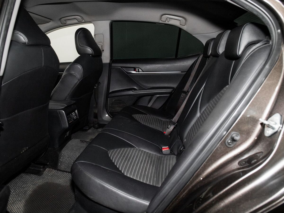 Toyota Camry 2018 - фото автомобиля