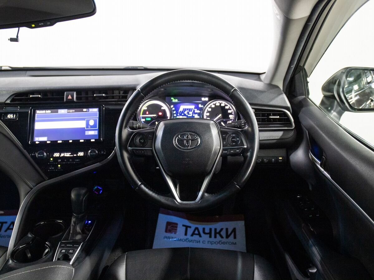 Toyota Camry 2018 - фото автомобиля