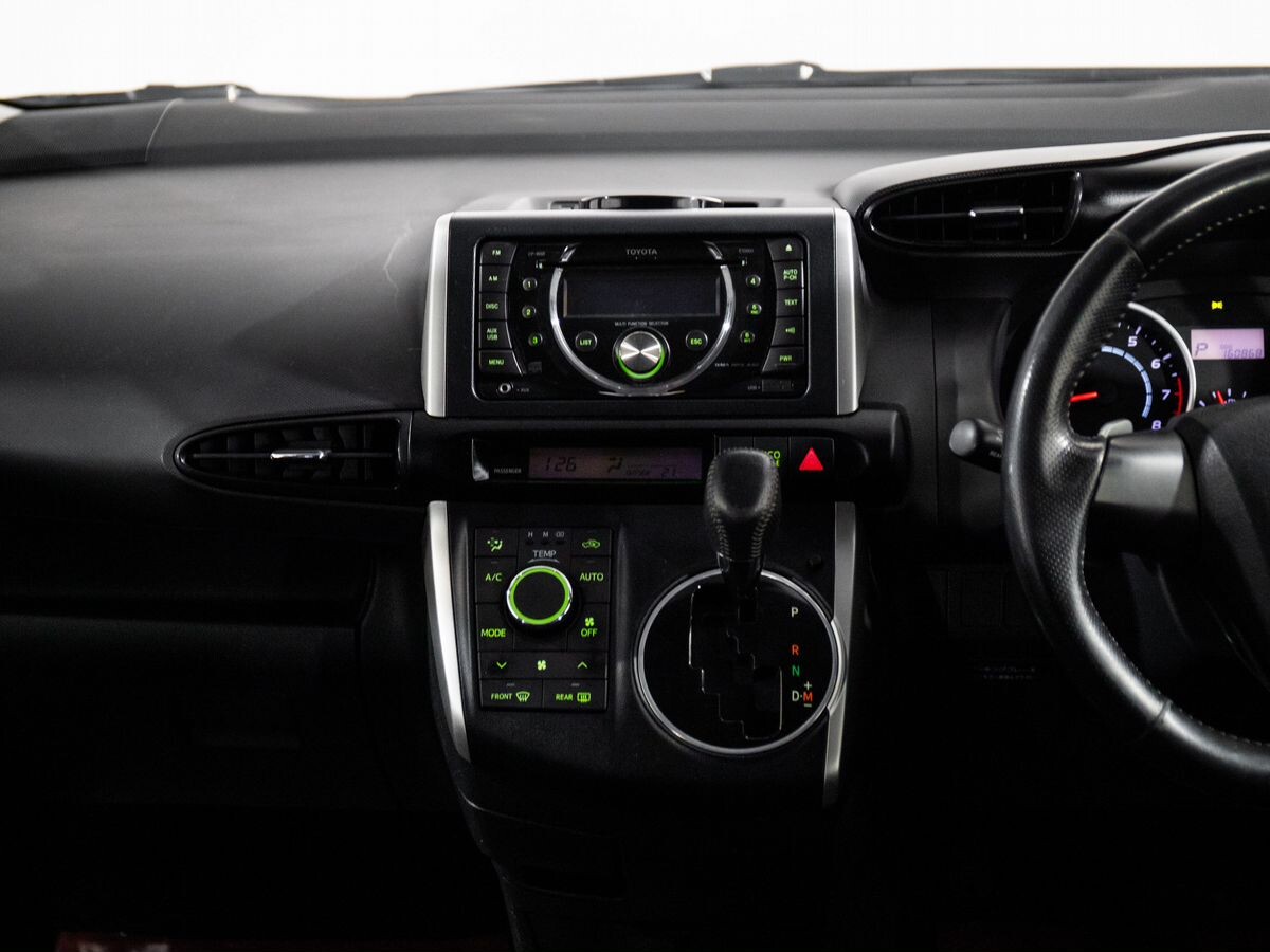 Toyota Wish 2010 - фото автомобиля