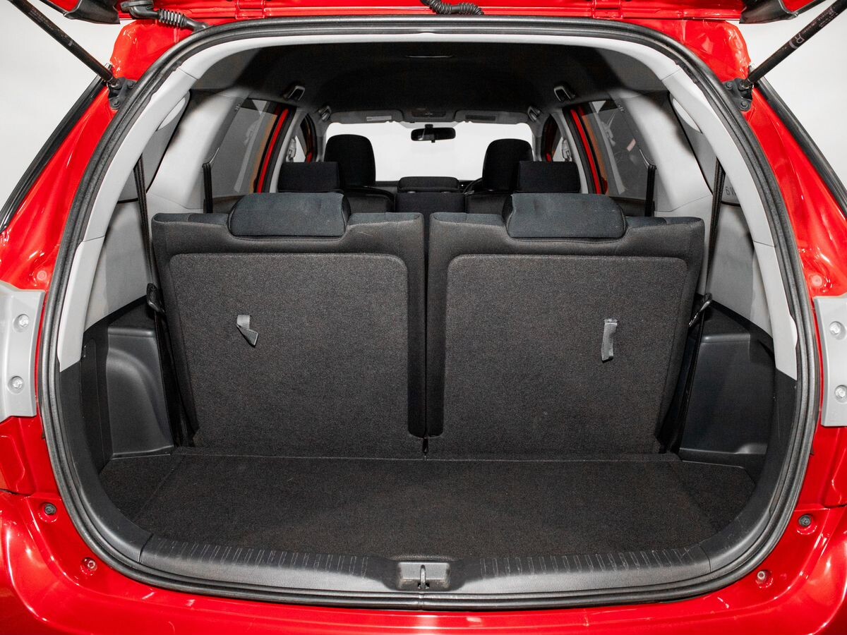 Toyota Wish 2010 - фото автомобиля