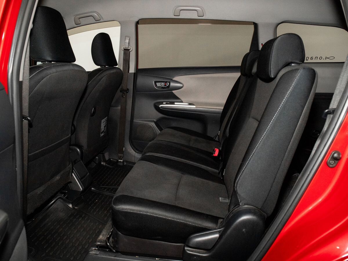 Toyota Wish 2010 - фото автомобиля