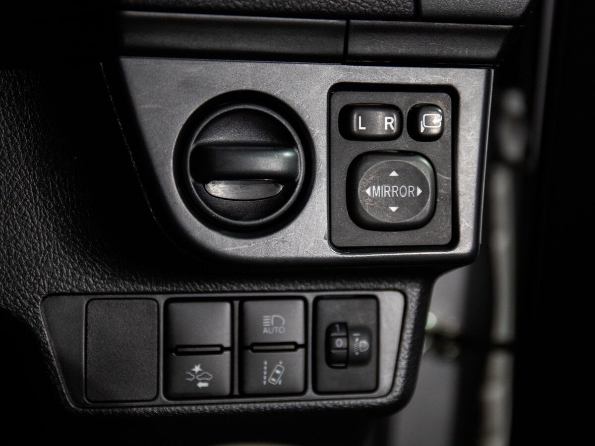 Toyota Corolla Fielder 2018 - фото автомобиля