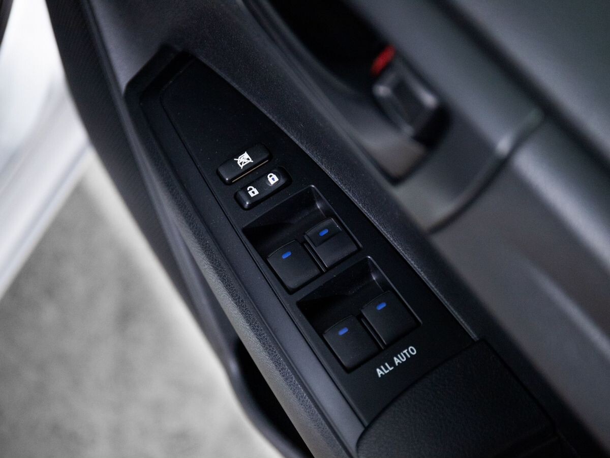 Toyota Corolla Fielder 2018 - фото автомобиля