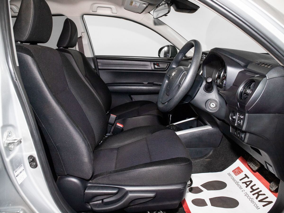 Toyota Corolla Fielder 2018 - фото автомобиля