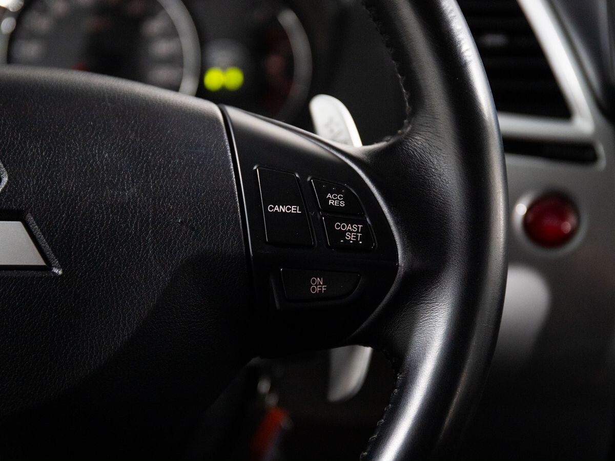 Mitsubishi Pajero Sport 2015 - фото автомобиля