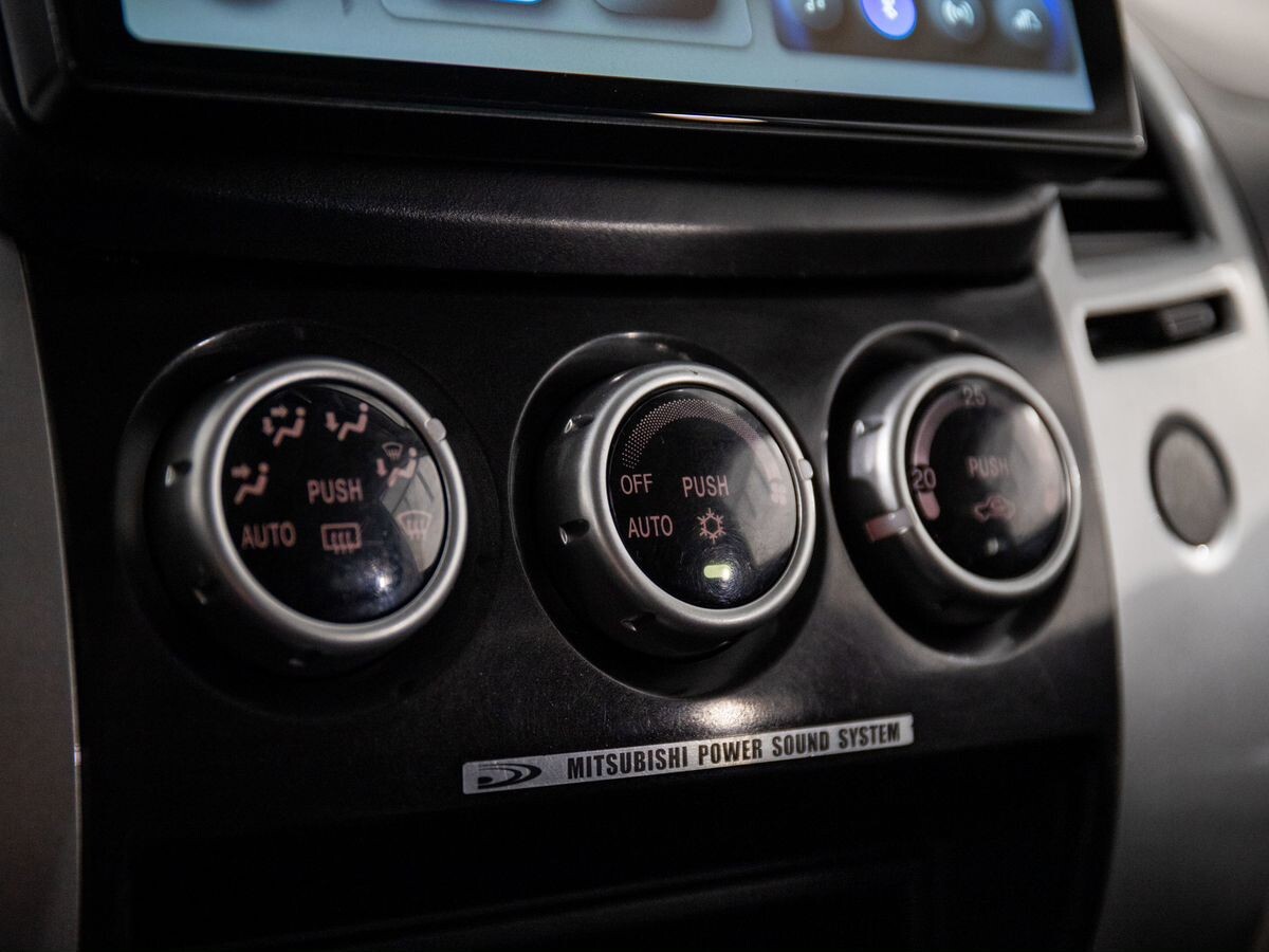 Mitsubishi Pajero Sport 2015 - фото автомобиля