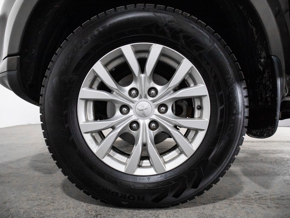 Mitsubishi Pajero Sport 2015 - фото автомобиля