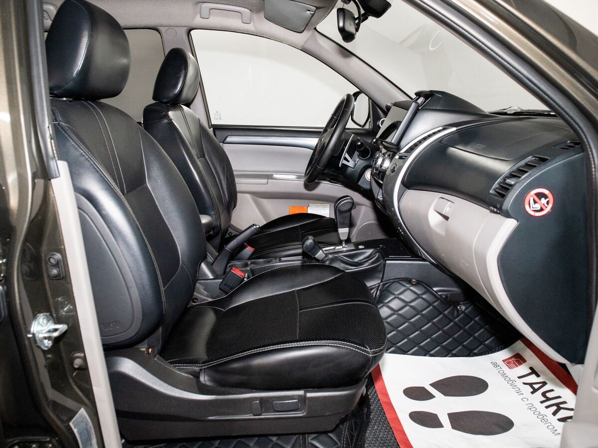 Mitsubishi Pajero Sport 2015 - фото автомобиля