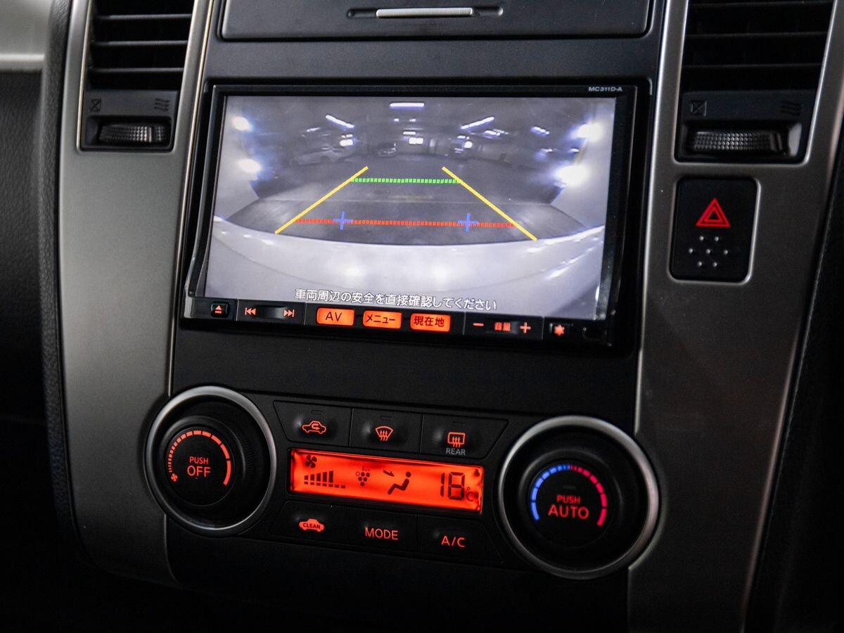 Nissan Tiida 2011 - фото автомобиля