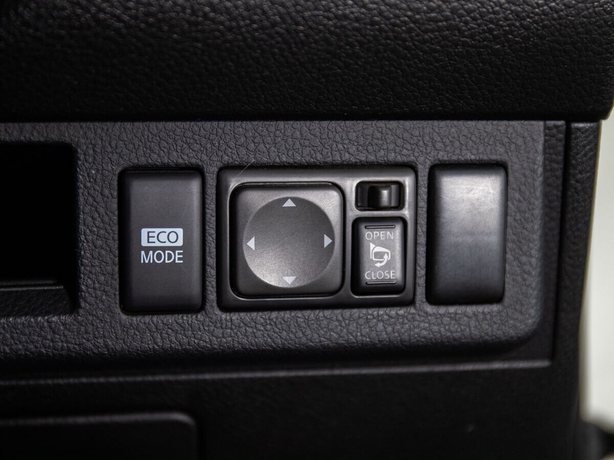 Nissan Tiida 2011 - фото автомобиля